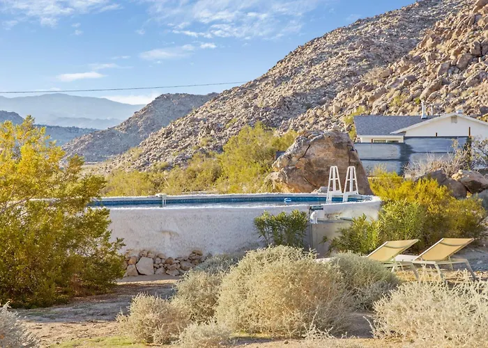 The House Of Intellect - Large Pool Outdoor Shower Spa