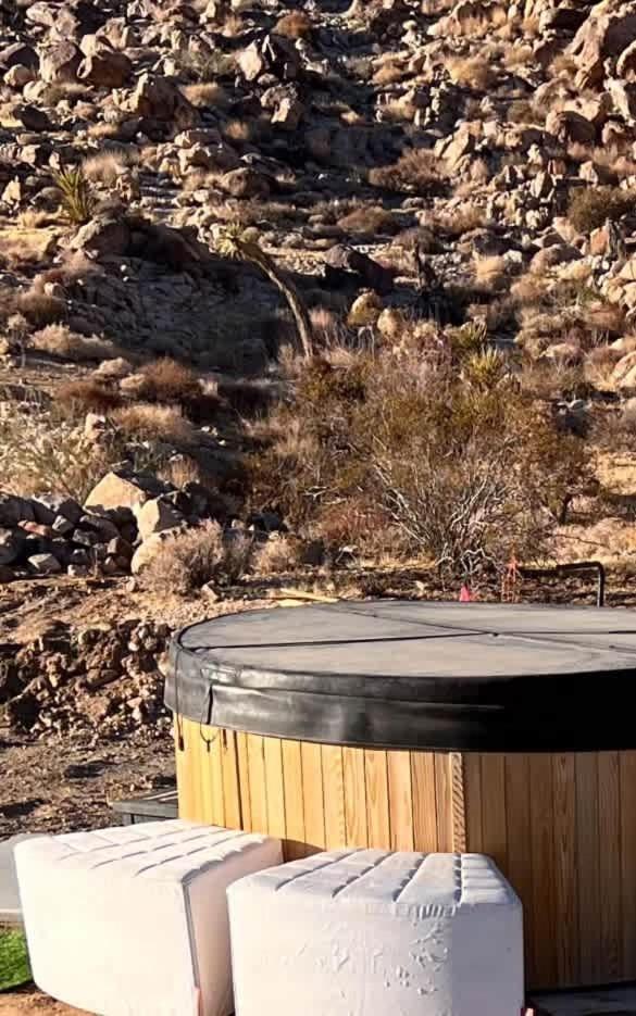 The House Of Intellect - Large Pool Outdoor Shower